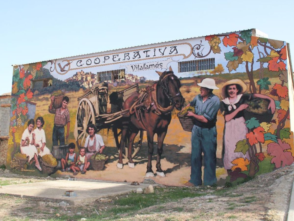 Vilafamés reconoce sus raíces agrícolas con un mural de Tània Traver