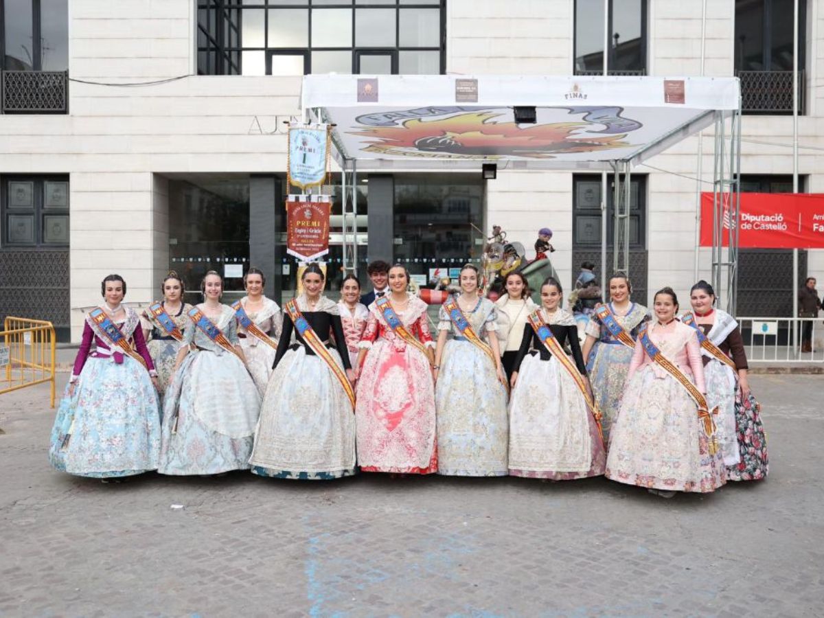 Visita de las Reinas Falleras de Burriana 2024 a los monumentos falleros