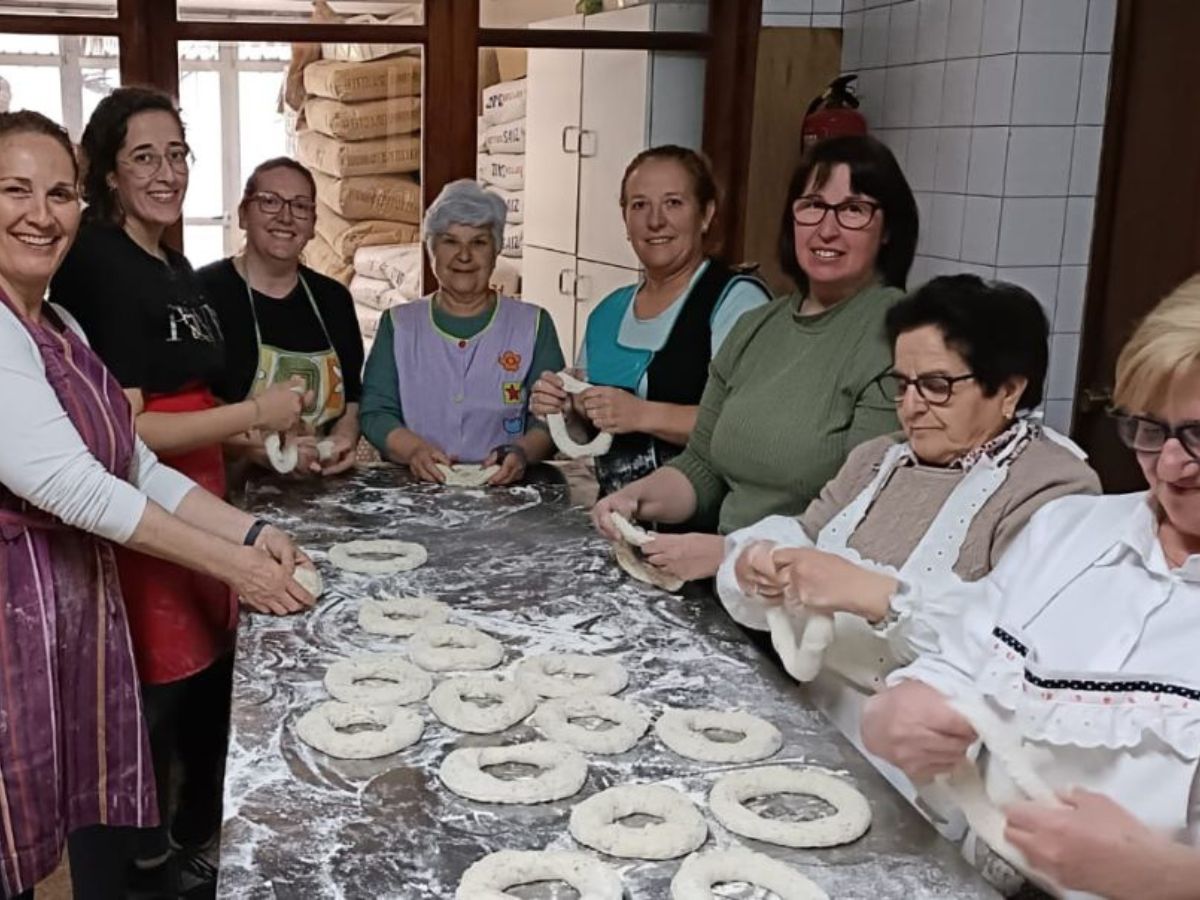 Ya están a punto los ‘rotllets’ de Semana Santa de La Serratella