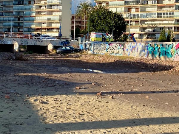 Cae con su coche al Barranco de Farcha en Benicàssim