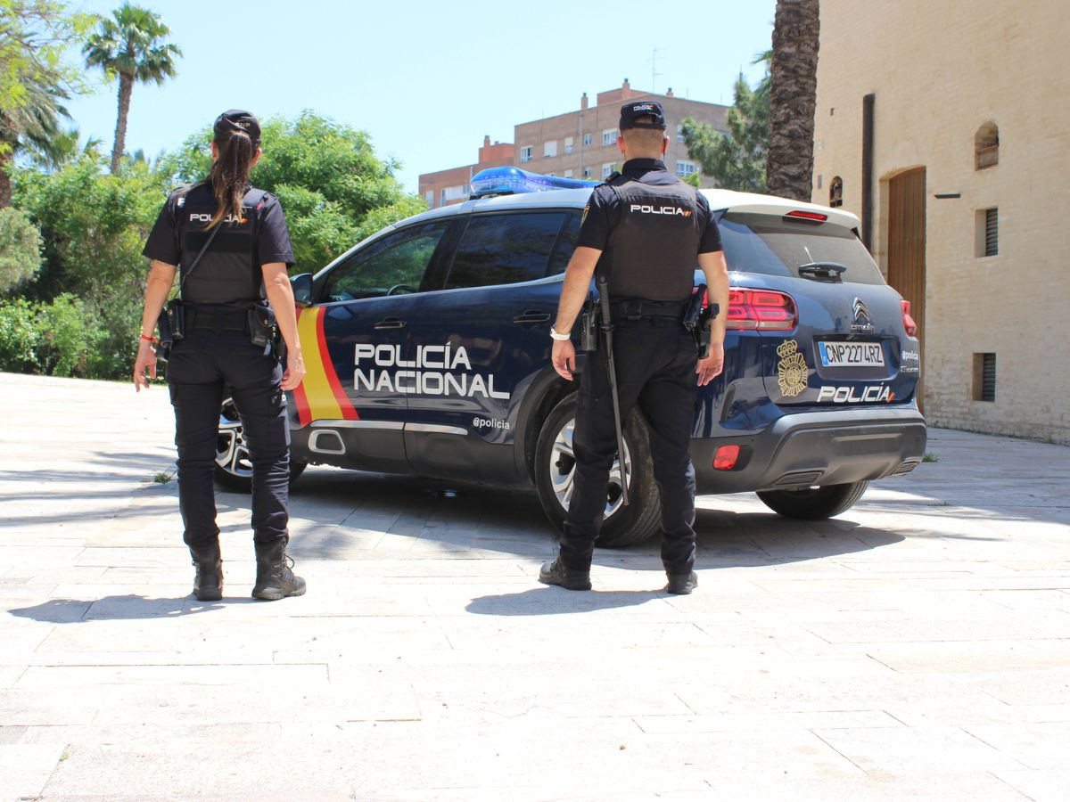 Agentes de la Policía Nacional salvan la vida a un bebé de diez días