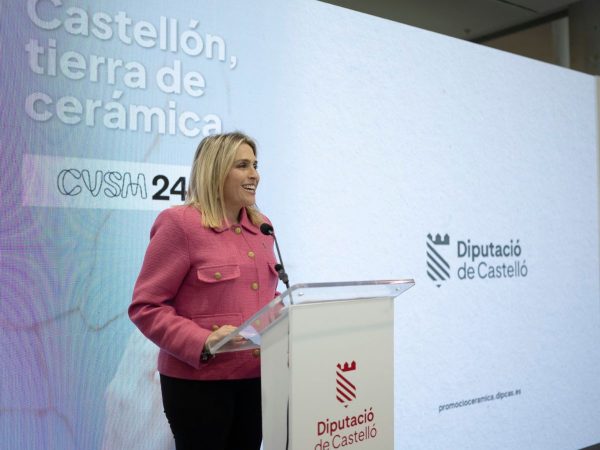 Barrachina presiona al Gobierno por la supervivencia de la cerámica