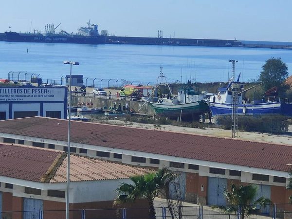 Cae al agua totalmente ebrio en el puerto de Grao de Castellón