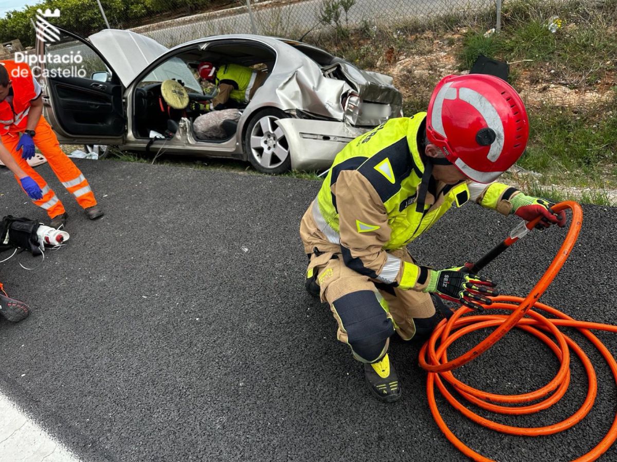 Conductor atrapado en accidente en la CV-10 de Vila-real 4