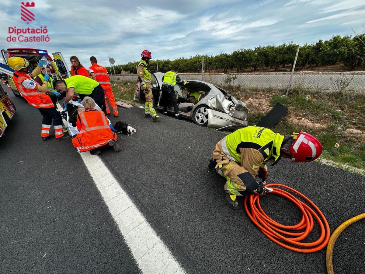 Conductor atrapado en accidente en la CV-10 de Vila-real 2