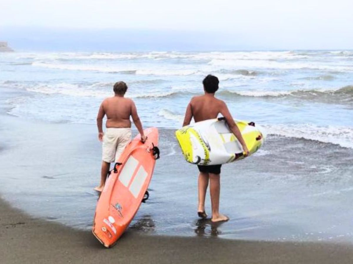 Deportistas de 12 y 14 años rescatan a tres turistas en Torremolinos