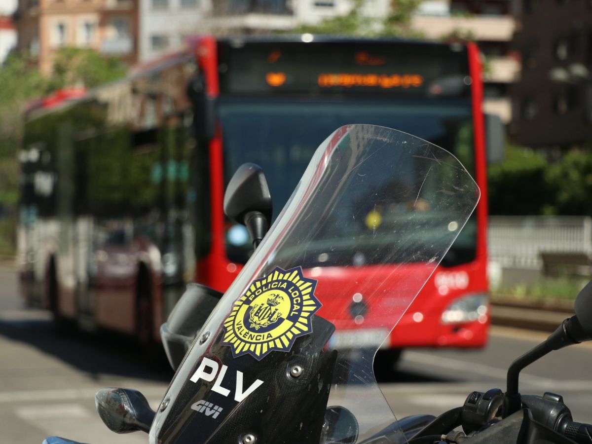 Detenido por el ‘atropello’ con el taxi: «La mujer se tiró por la ventanilla»