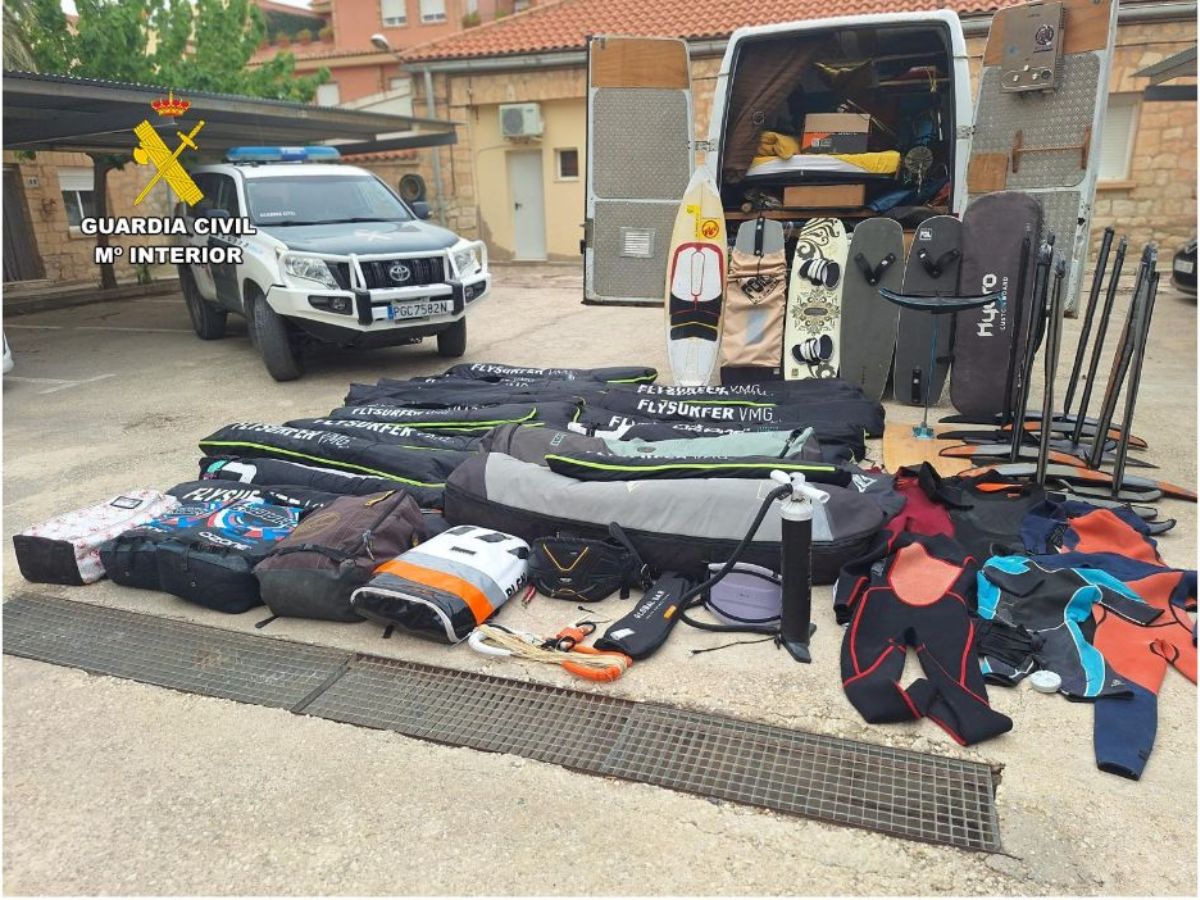 Detenido por robar material deportivo en el europeo de Formula Kite