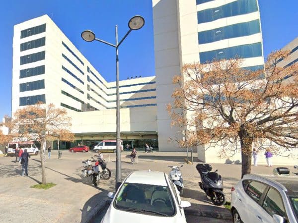 En estado crítico una joven de 24 años tras saltar de un puente