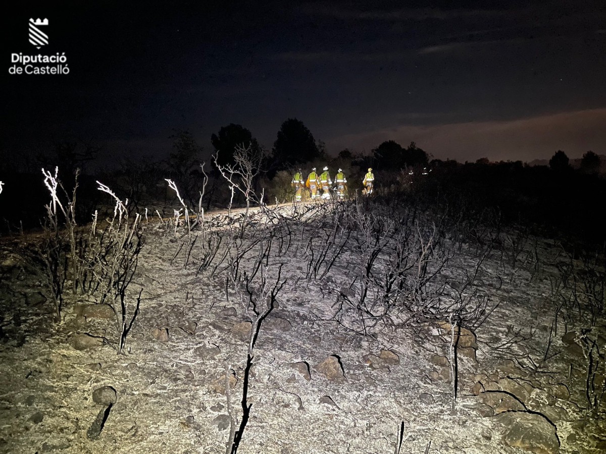 Estabilizado el incendio de Cabanes tras una larga noche