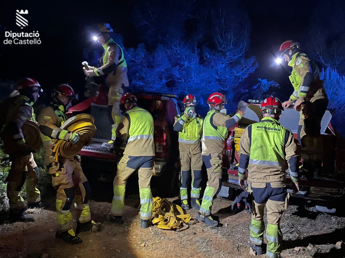 Estabilizado el incendio de Cabanes tras una larga noche