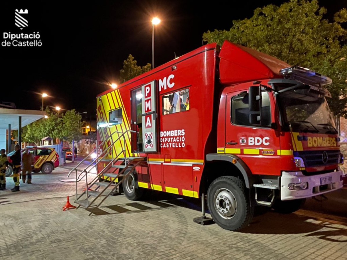 Estabilizado el incendio de Cabanes tras una larga noche