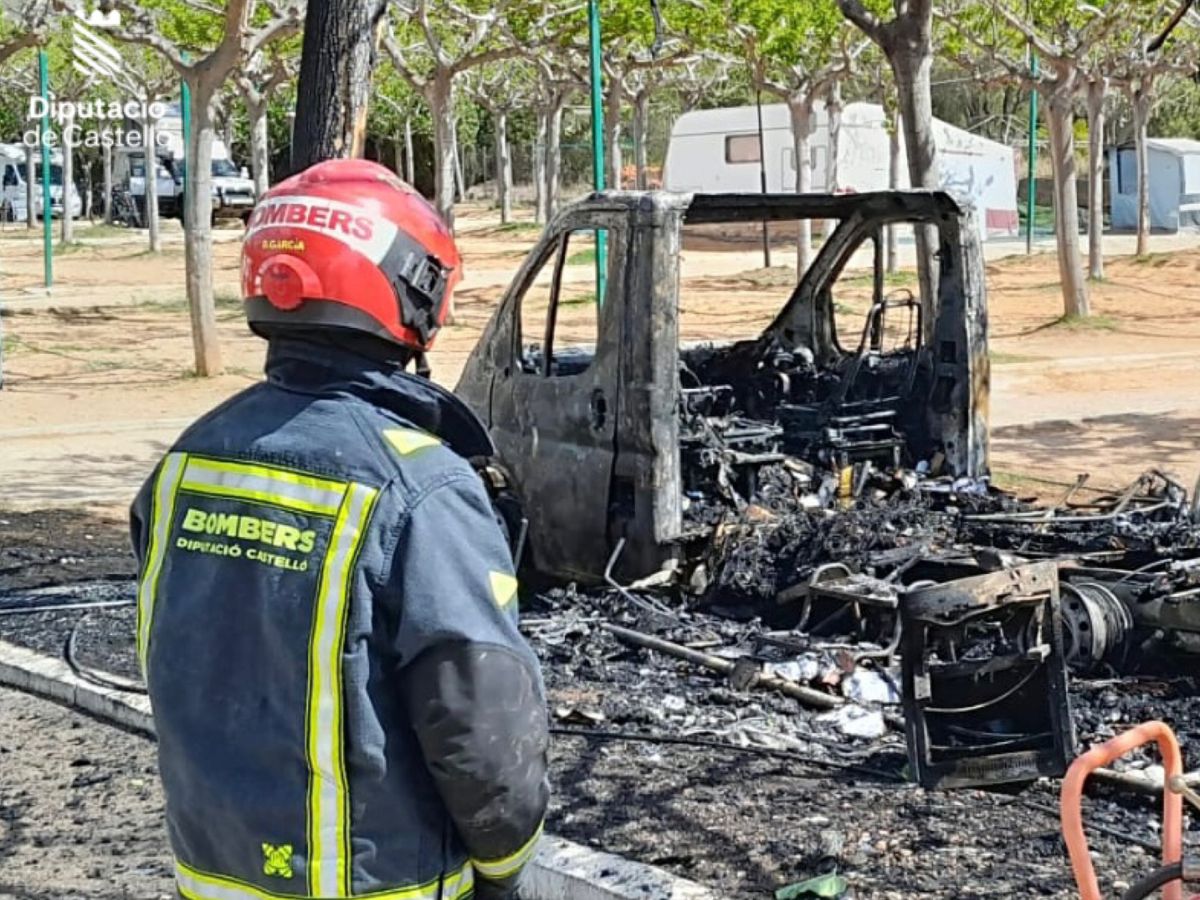 Incendio de una autocaravana en un camping de Benicàssim