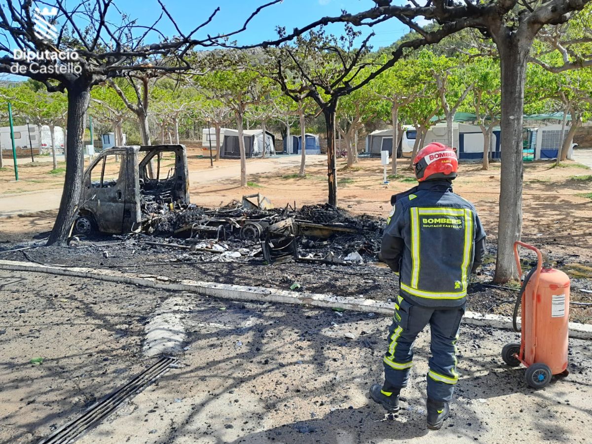 Incendio de una autocaravana en un camping de Benicàssim