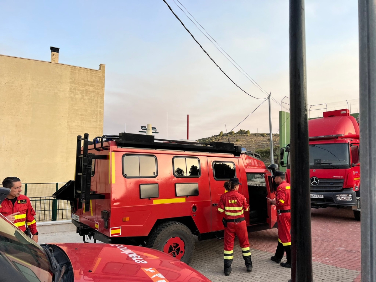 La UME se retira del incendio de Tàrbena por su evolución positiva