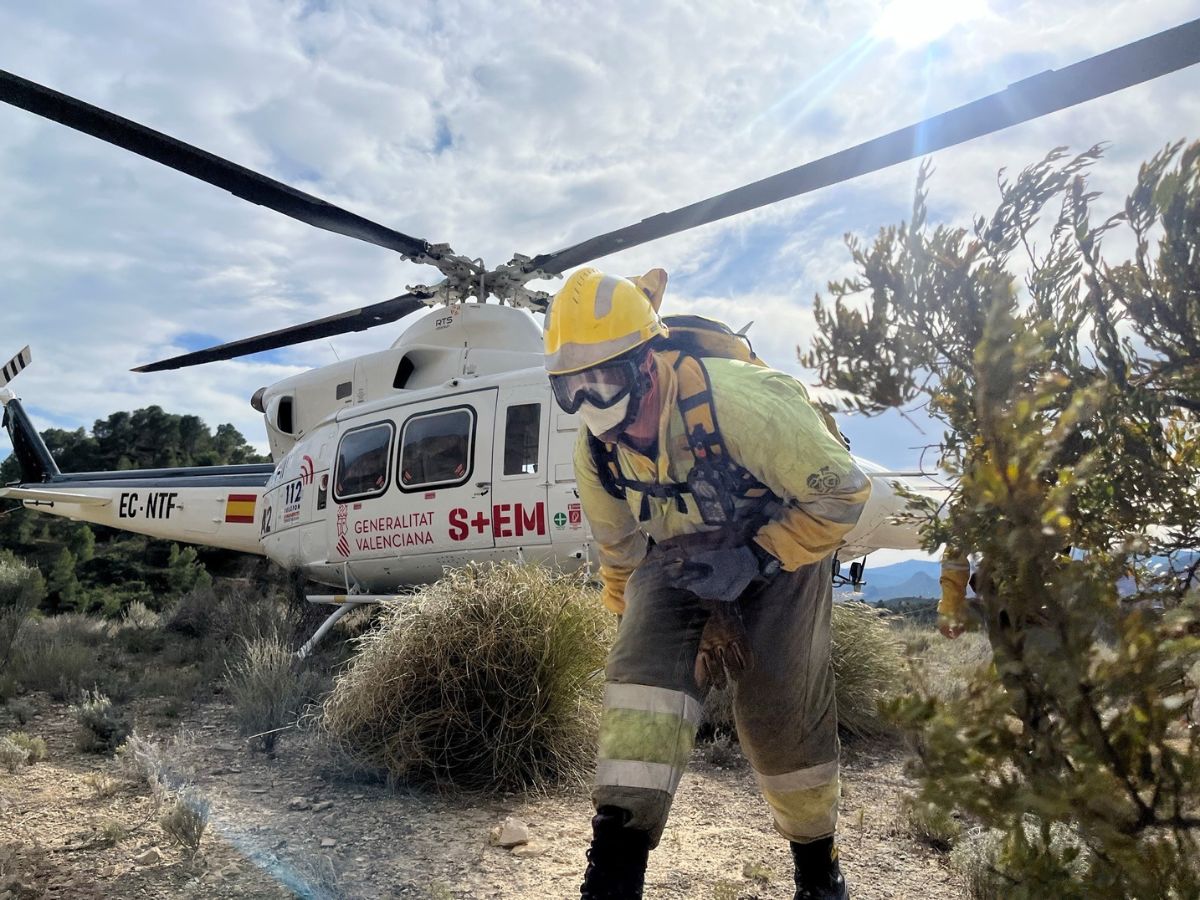 Los Bomberos rescatan a una mujer en un barranco de Montanejos