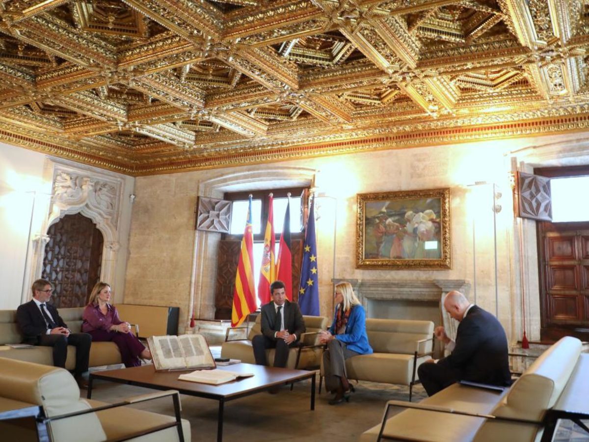 El presidente de la Generalitat, ha mantenido una reunión con la embajadora de la República Federal de Alemania en España, Margarete Gosse.