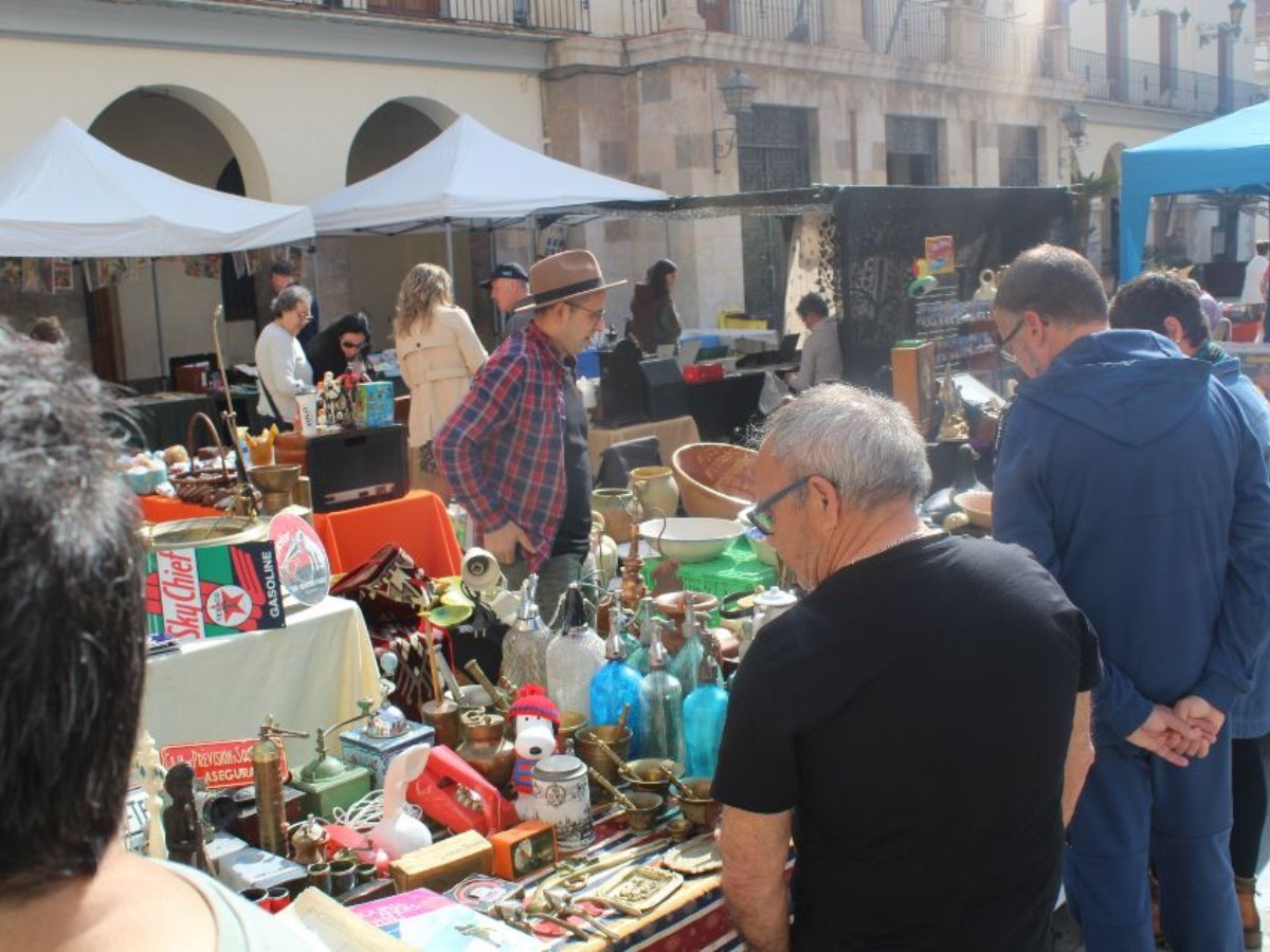 Nules celebra la Feria del Libro y la de Antigüedades y Coleccionismo