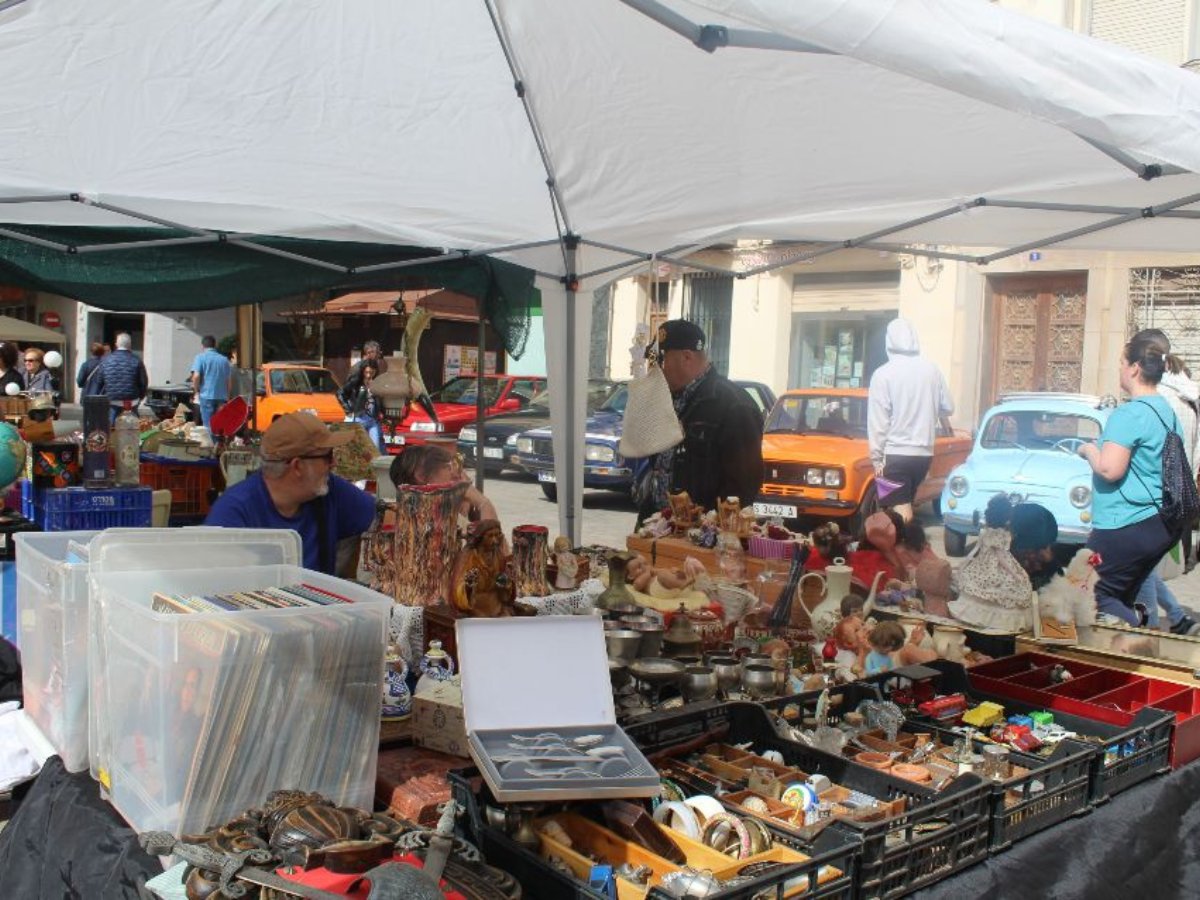 Nules celebra la Feria del Libro y la de Antigüedades y Coleccionismo