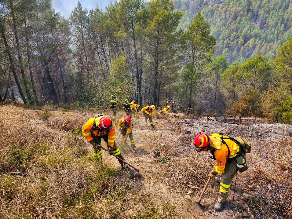 Regresan los evacuados al darse por estabilizado el incendio de Tàrbena