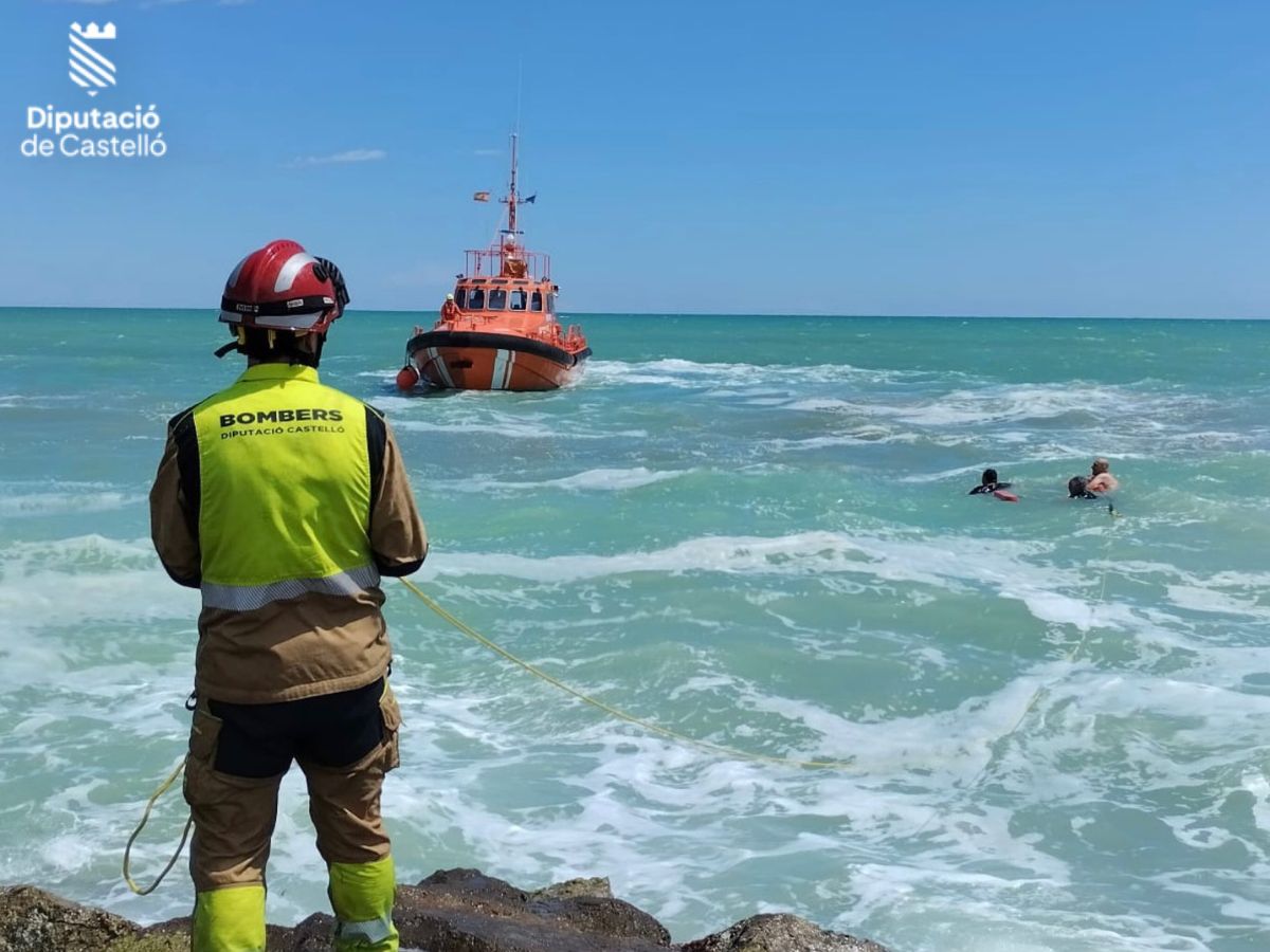 Rescate de un hombre que «no quería salir del agua» en la playa de Xilxes