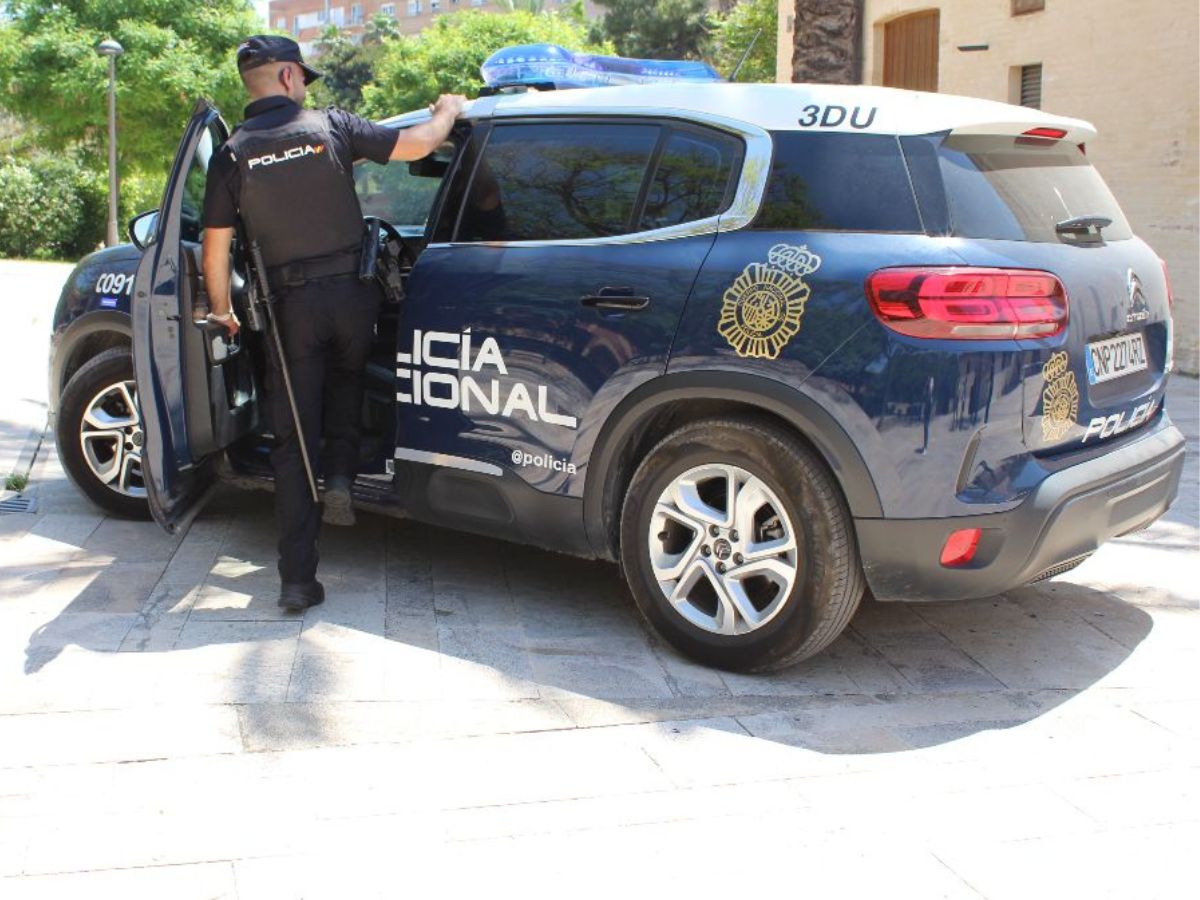 Roba en una joyería y pierde las llaves de su coche al huir