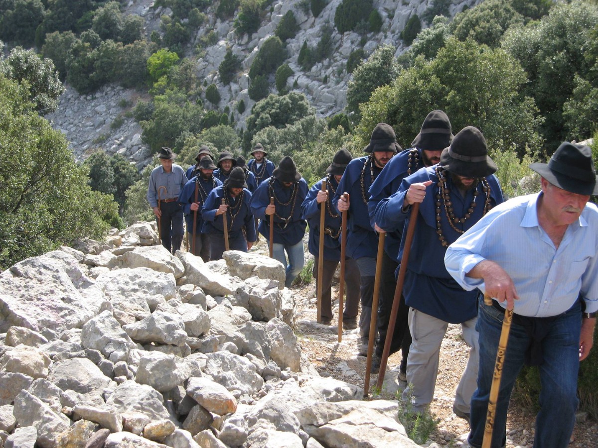 Salida de los ‘Pelegrins de les Useres’ hacia Sant Joan de Penyagolosa