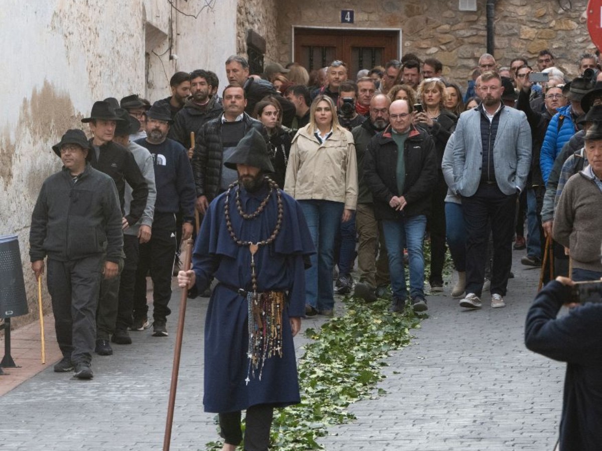 Salida de los 'Pelegrins de les Useres' hacia Sant Joan de Penyagolosa