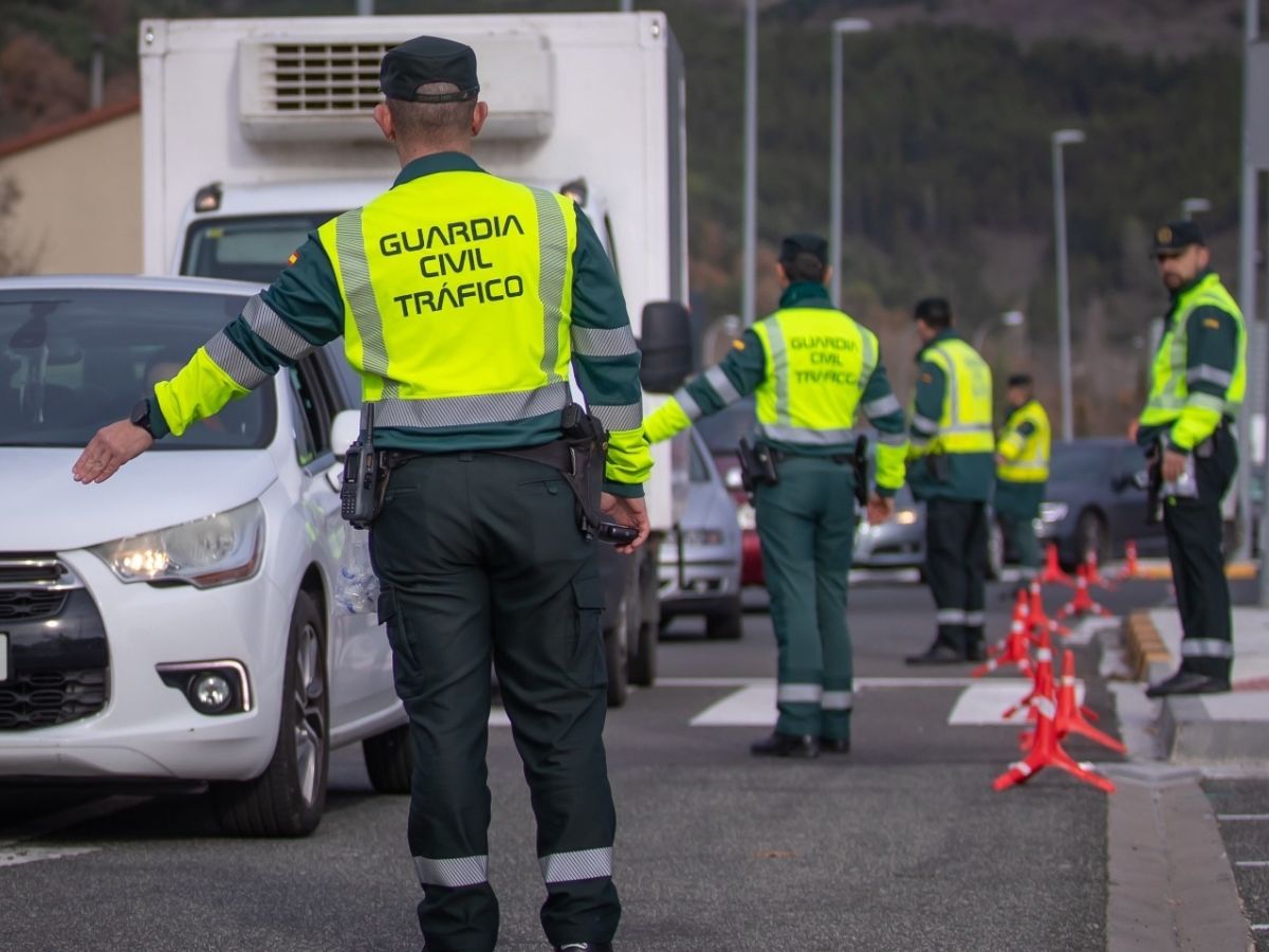 Un conductor de camión huye tras un atropello mortal en la V-30