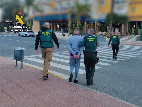 La Guardia Civil detiene al conductor de un ‘vehículo lanzadera’