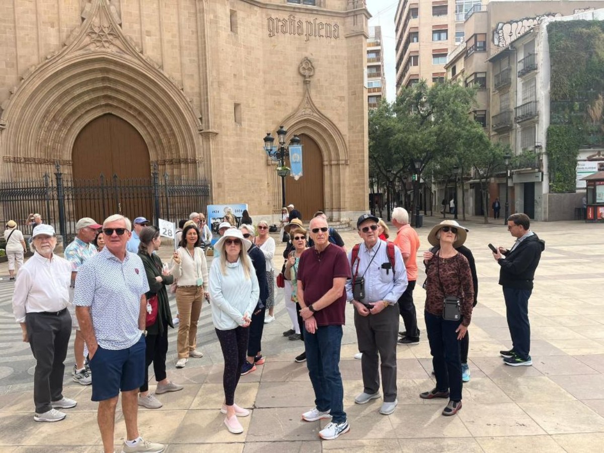 Grupos de pasajeros del crucero de lujo visitan Castellón