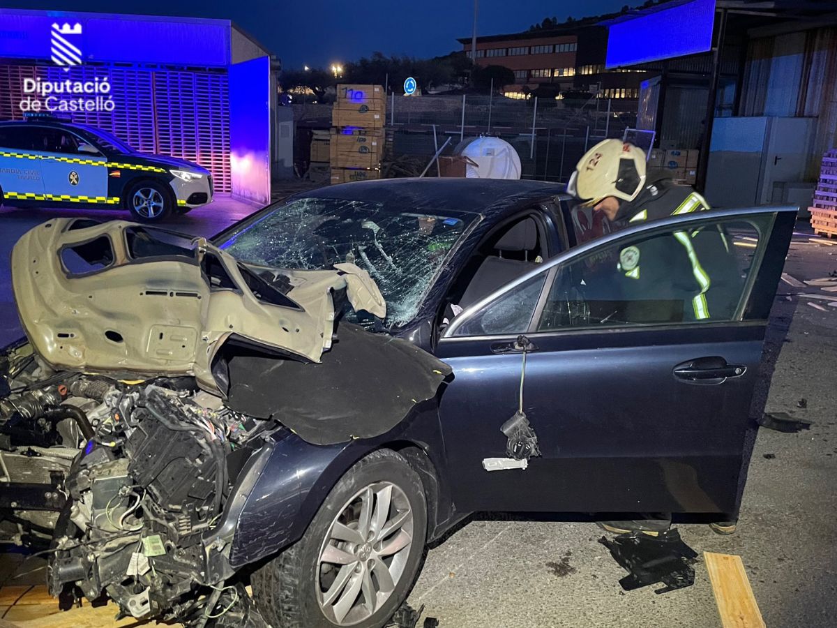 Un coche se estrella contra un tanque de gas en Vilafamés