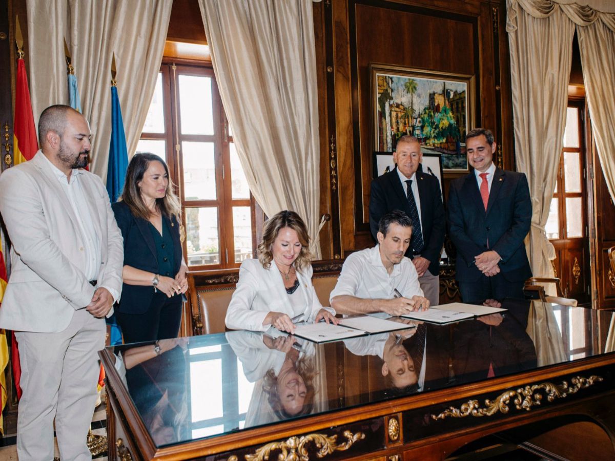 El club tiene la posibilidad de cambiar el nombre del estadio para incluir una denominación comercial, siempre y cuando se conserve el término "Castalia".