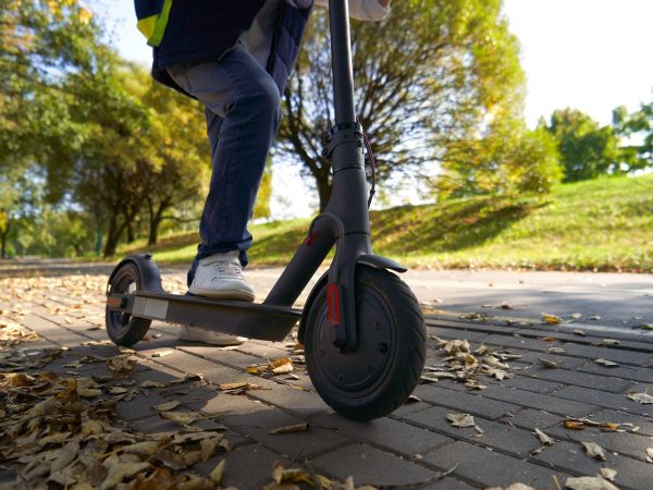 Benicàssim regula el uso de patinetes eléctricos con la nueva ordenanza