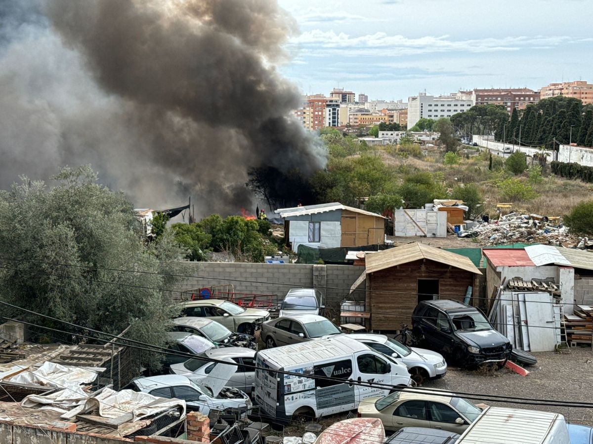 Declarado incendio junto al cementerio de Castellón