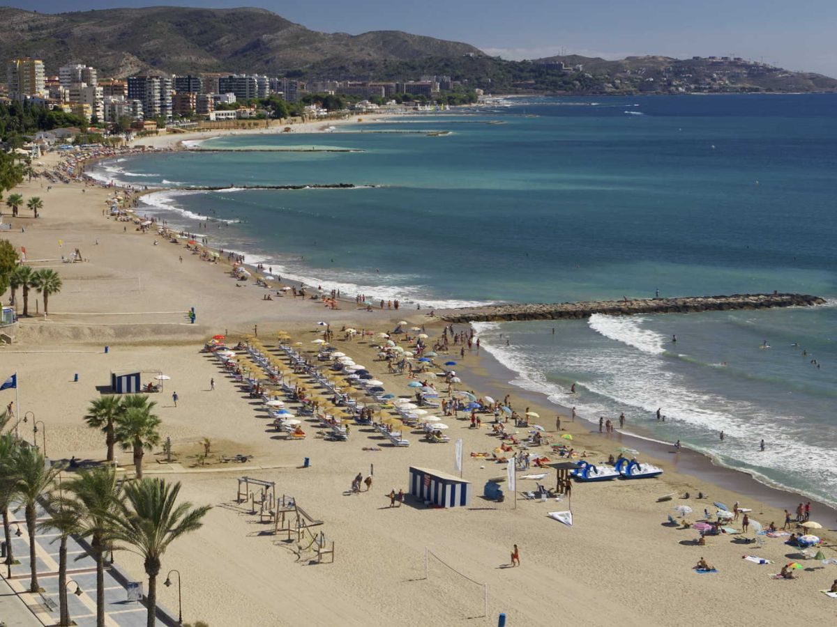 Denuncian la presencia de un chiringuito irregular en la playa de Benicàssim