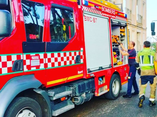 Dos heridos en el incendio de una vivienda en Castellón