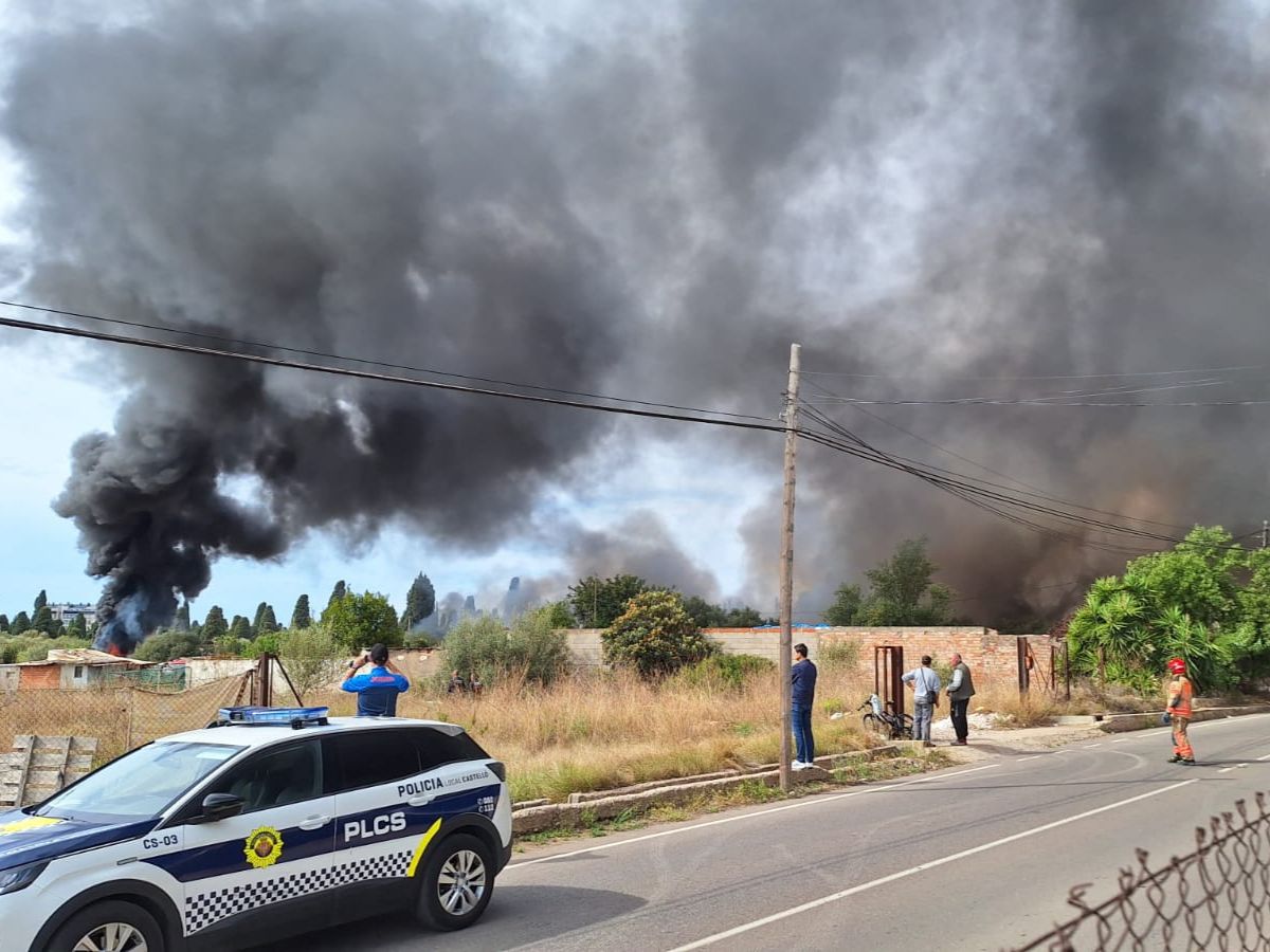 El incendio en Castellón obliga a confinar un colegio