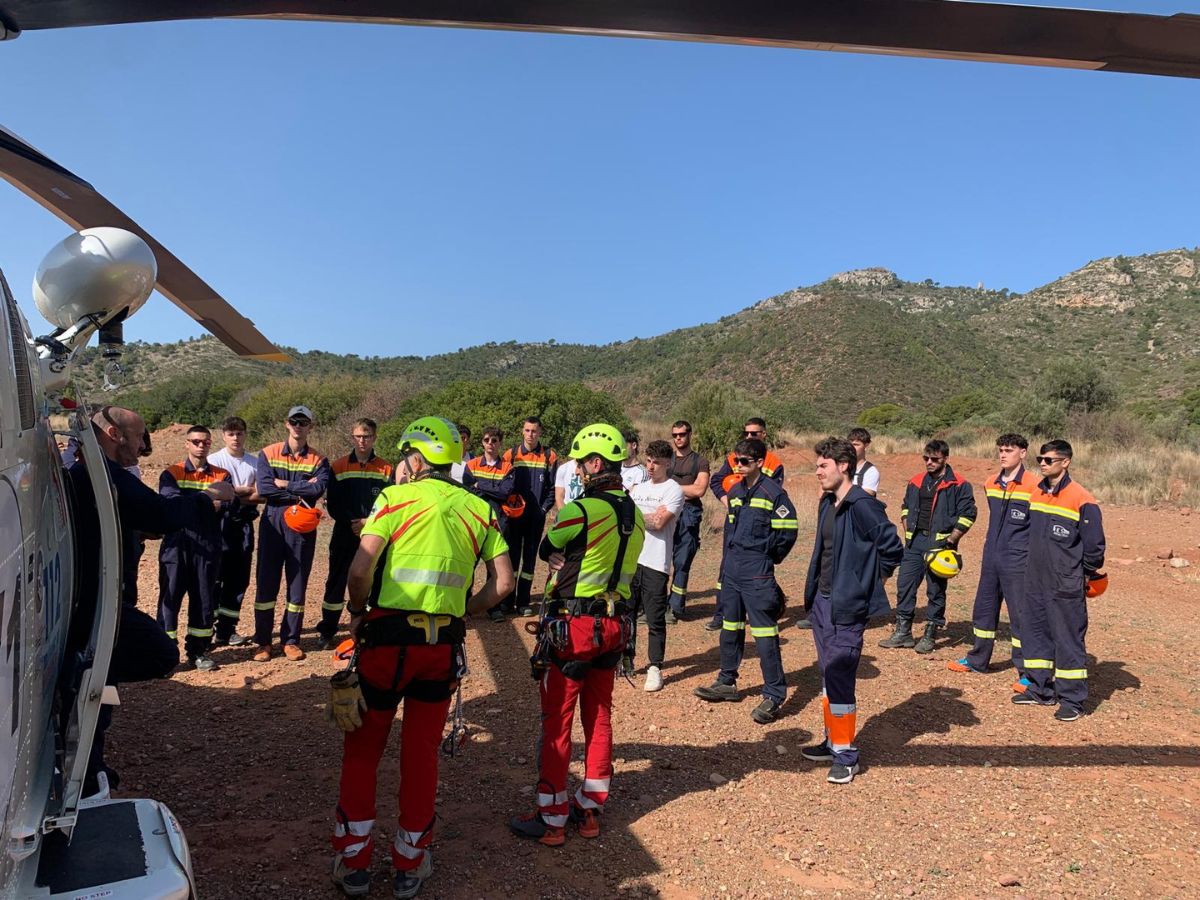 Estudiantes aprenden con los Bomberos en Castellón