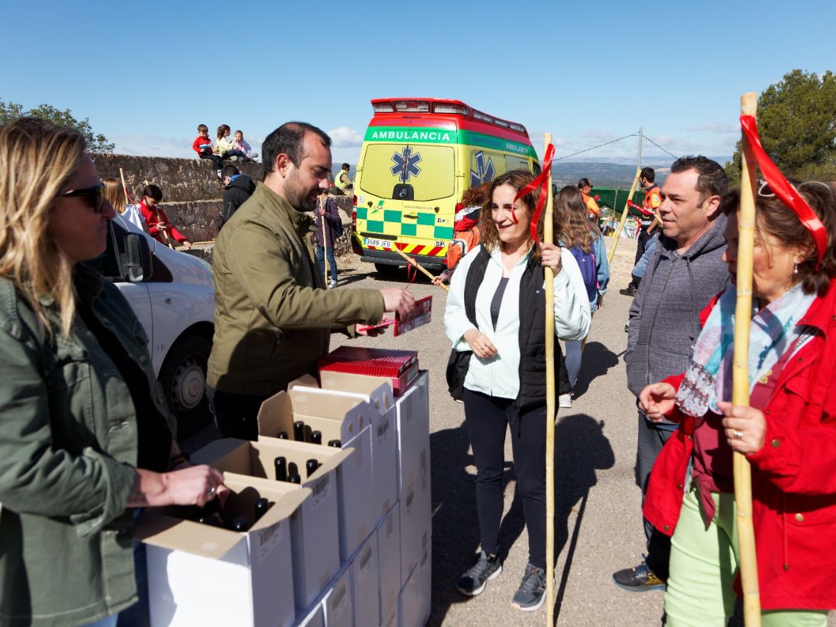 El reparto de las cañas y el tradicional vino y chocolate marcaron la jornada, añadiendo un toque especial de tradición a la celebración.