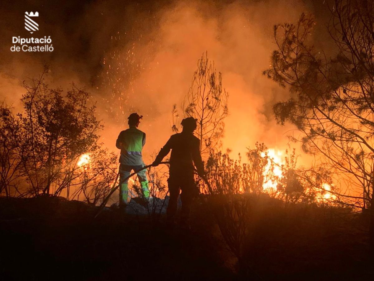 Incendio cerca de la CV-21 entre Onda y L’Alcora