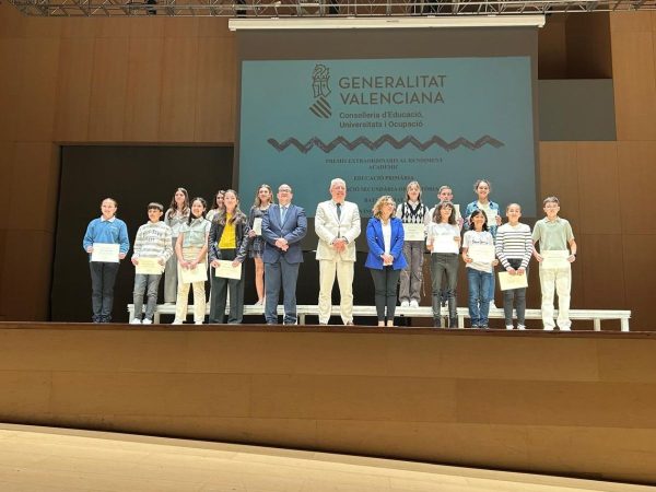 Jóvenes premiados por su rendimiento académico en Castellón