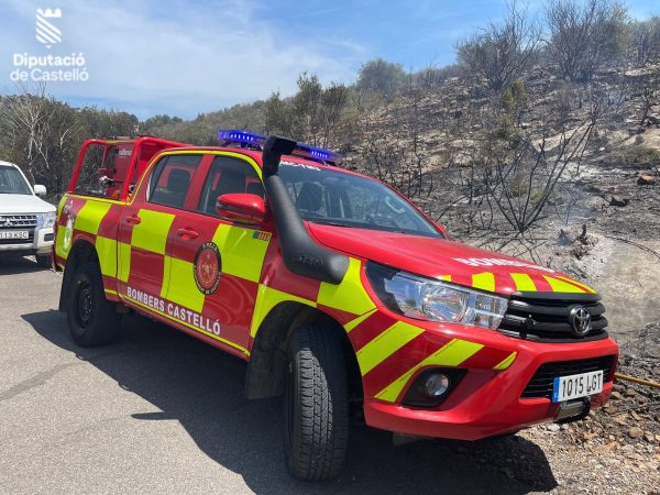 Las brasas arrojadas por un vecino provocan un incendio en Castellón