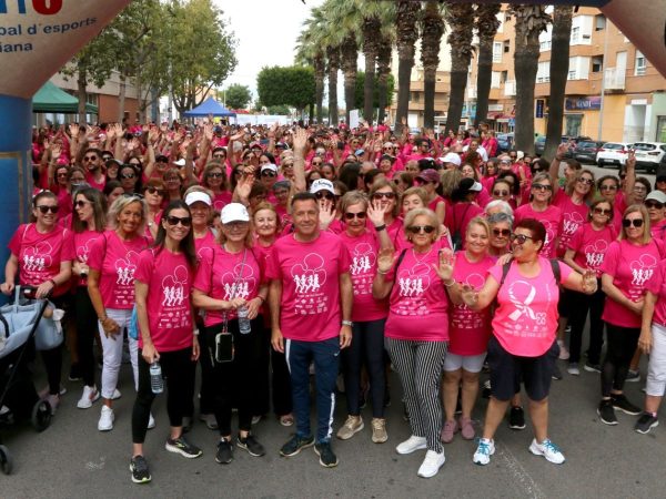 Las calles de Burriana se tiñen de rosa en la VIII ‘Cursa de les Dones’