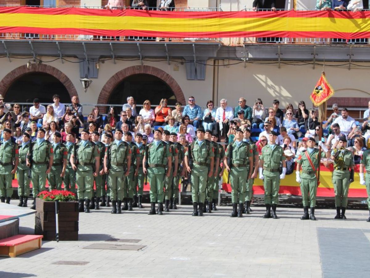 Mas de 200 civiles juran la bandera española en Nules