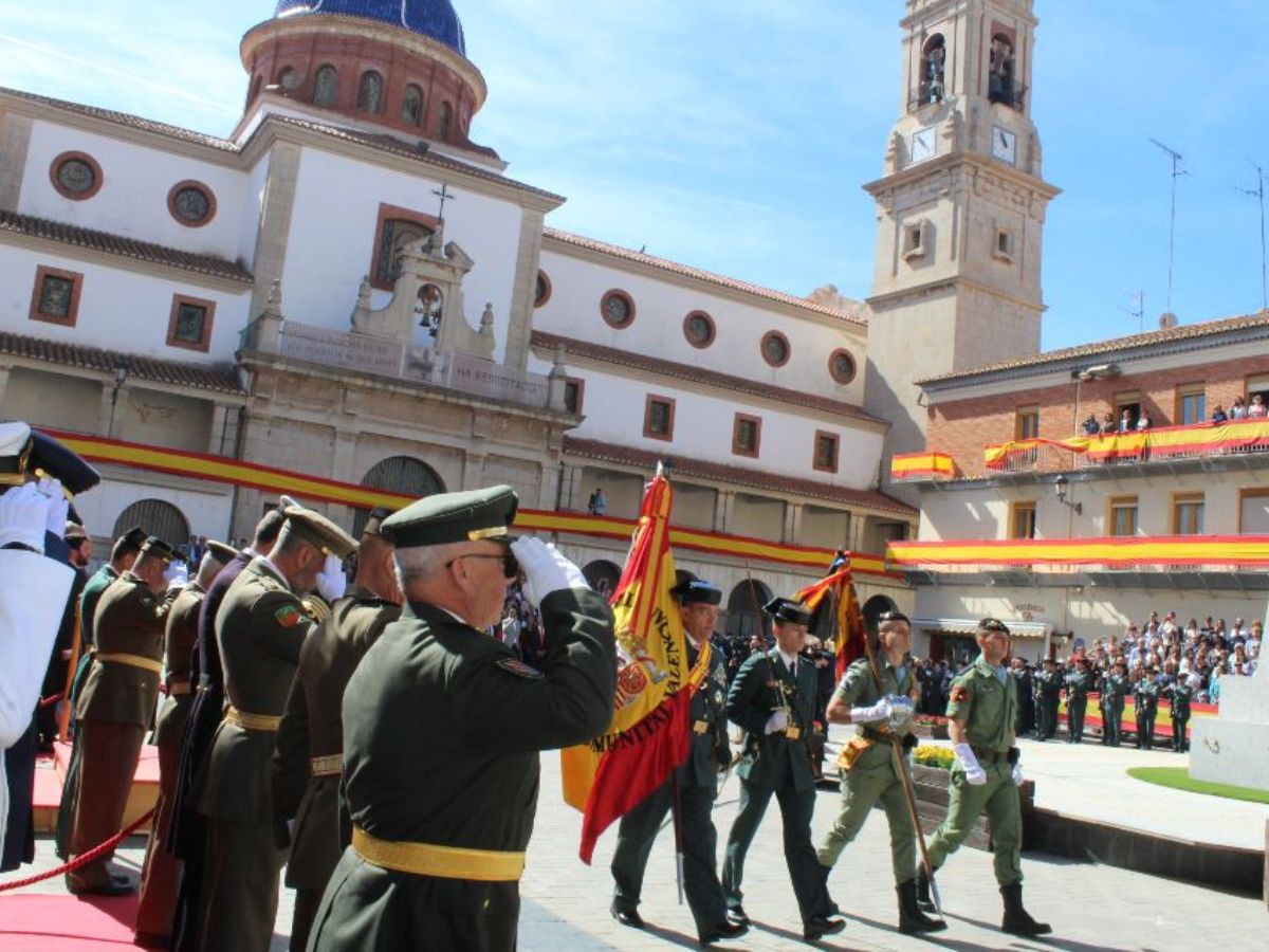 Mas de 200 civiles juran la bandera española en Nules