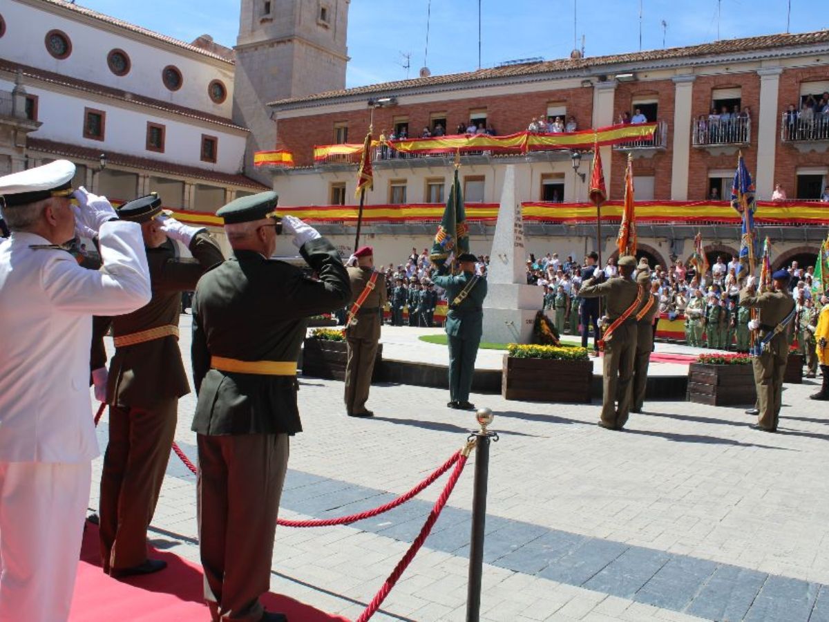 Mas de 200 civiles juran la bandera española en Nules