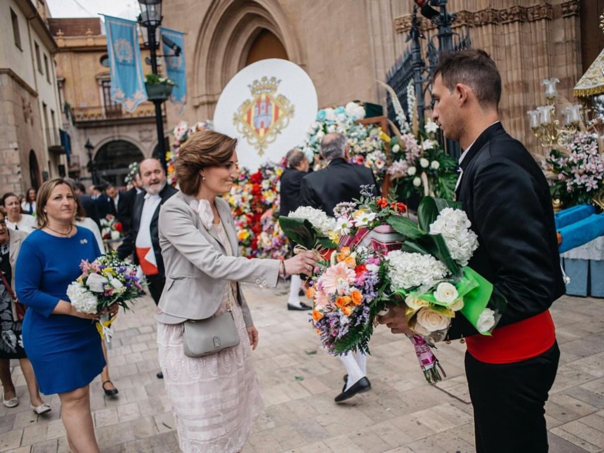 Miles de castellonenses en la ofrenda a la Mare de Déu del Lledó