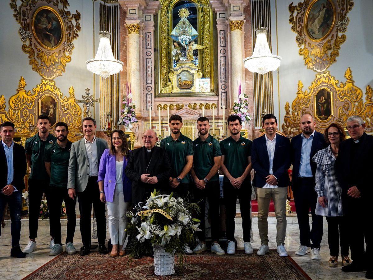 Ofrenda del CD Castellón a ‘La Lledonera’ por el ascenso