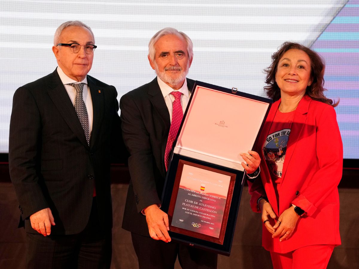 El Club Atletismo Facsa Playas de Castellón ha recibido hoy, por parte del Comité Olímpico Español (COE), la Placa Olímpica al Mérito Deportivo por su "gran aportación al deporte olímpico".